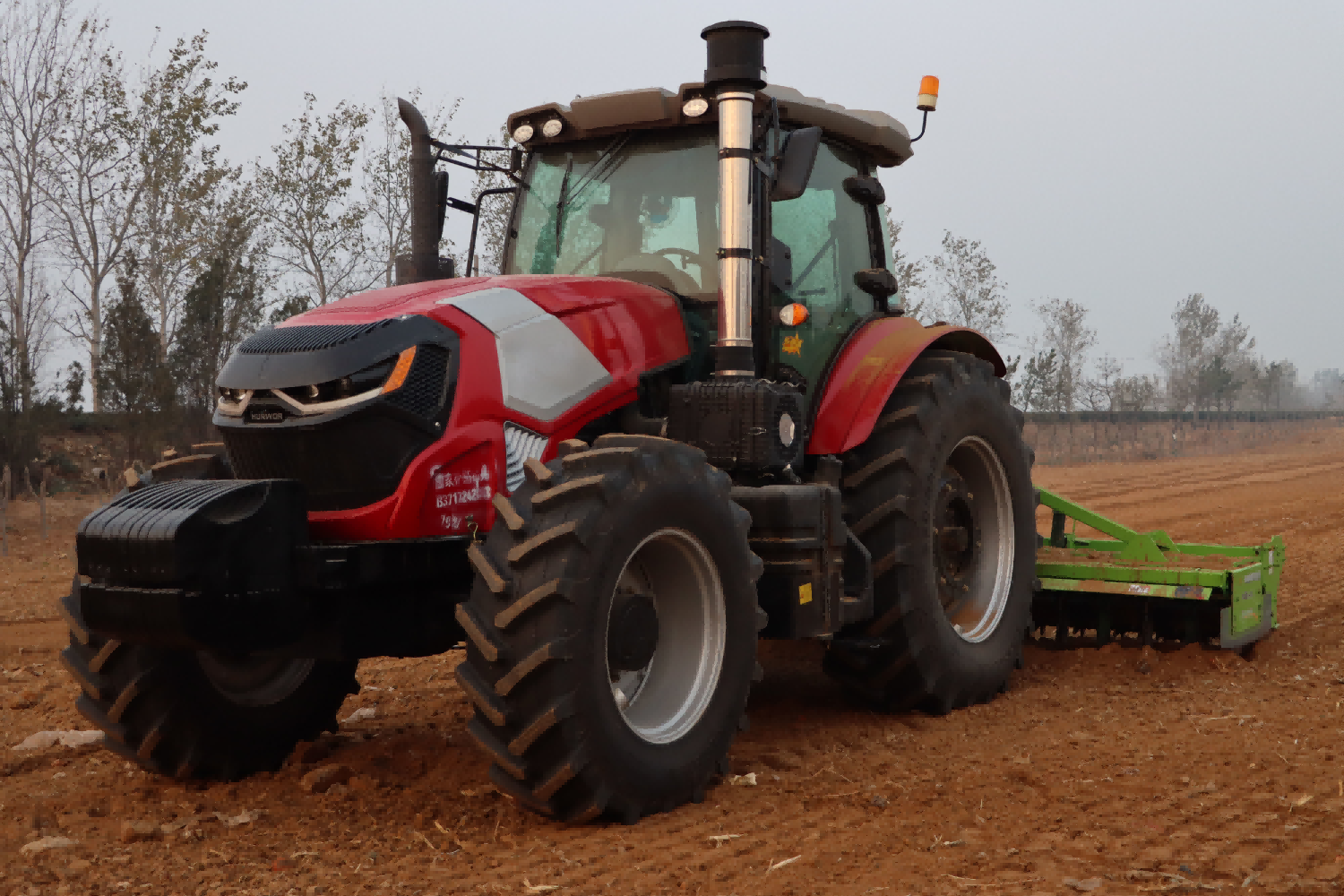 Hur man väljer de matchande jordbruksredskapen för en traktor